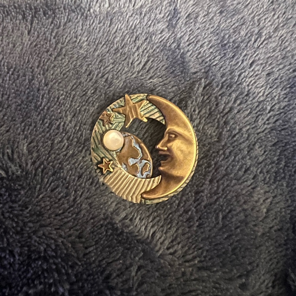 Vintage Man in the Moon Celestial, Artisan Made, Mixed Metal, Moonstone Brooch - Picture 2 of 4